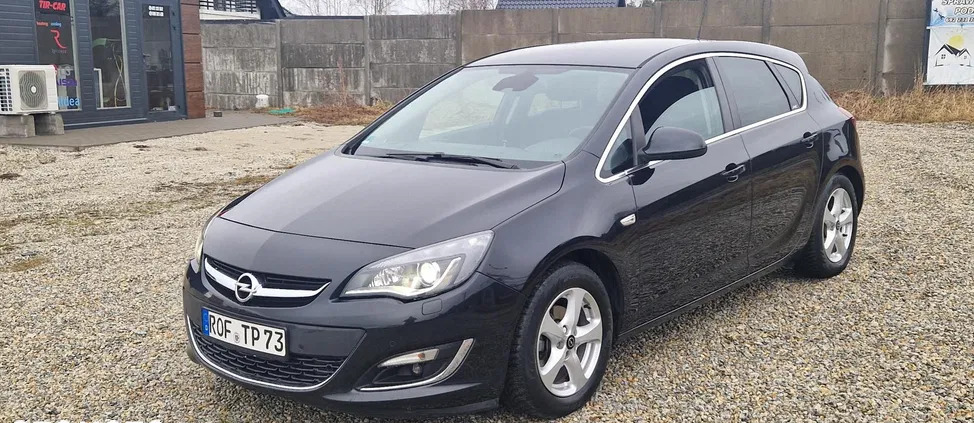 opel Opel Astra cena 35800 przebieg: 150000, rok produkcji 2013 z Sobótka